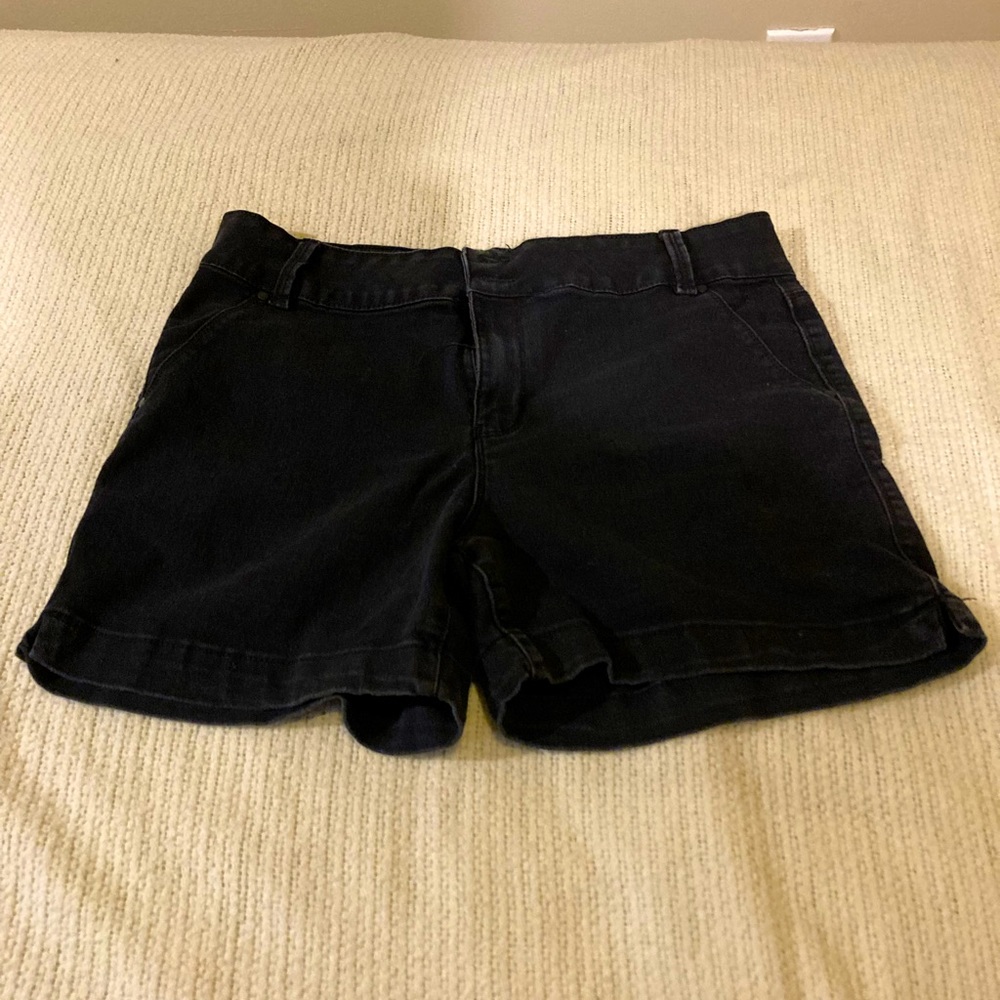 Women’s black d. jeans denim shorts, size 14